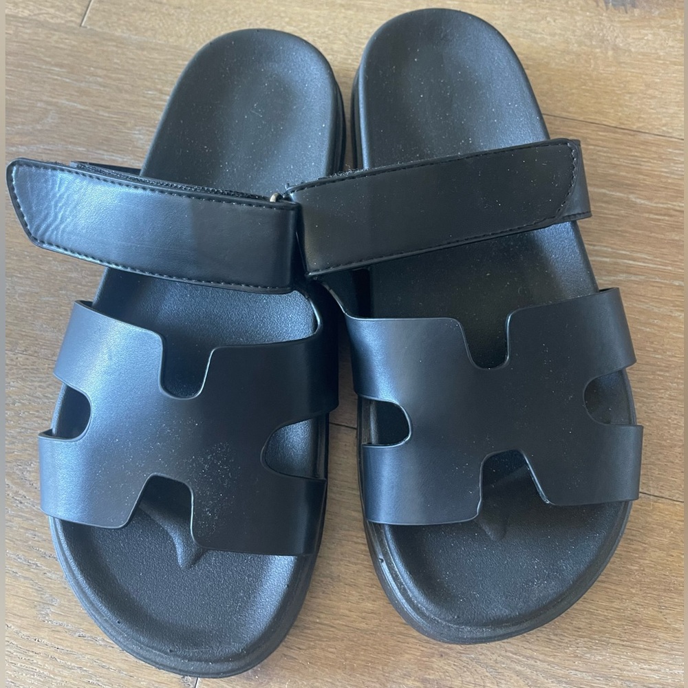 Chypre Lookalike Sandals - Black